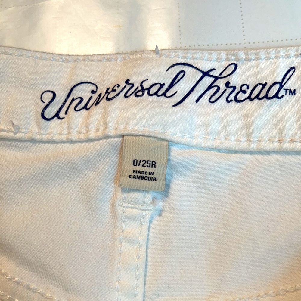 Universal Thread Mid Rise Jean Shorts, Size 0 - Picture 5 of 8